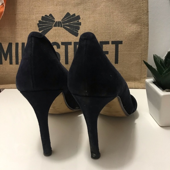 Navy blue faux suede BR pumps. - Picture 7 of 8